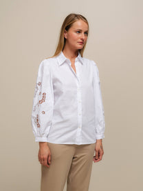 Blusa in cotone con maniche ricamate