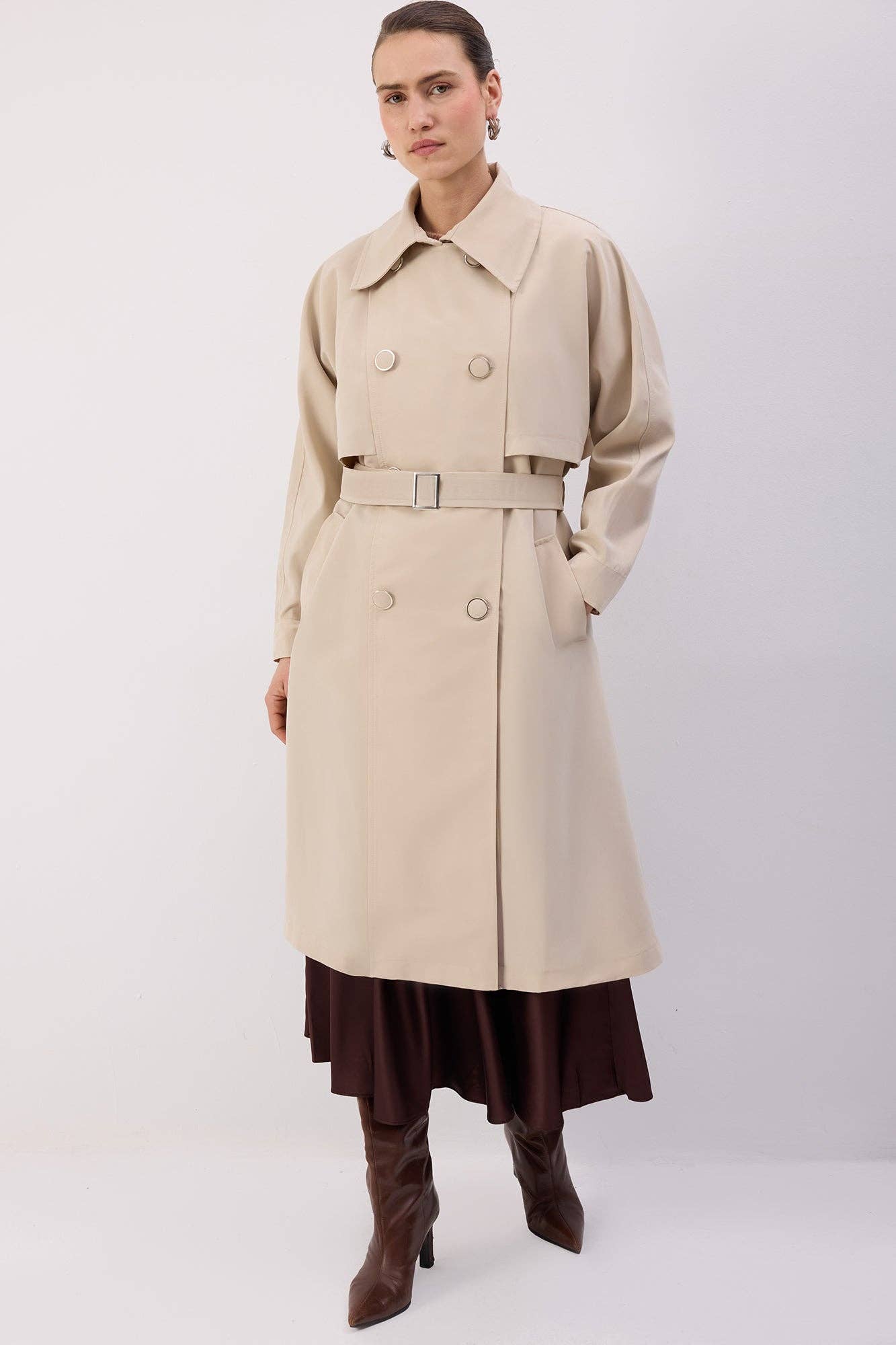 Trench cappotto doppiopetto con colletto dritto e cintura