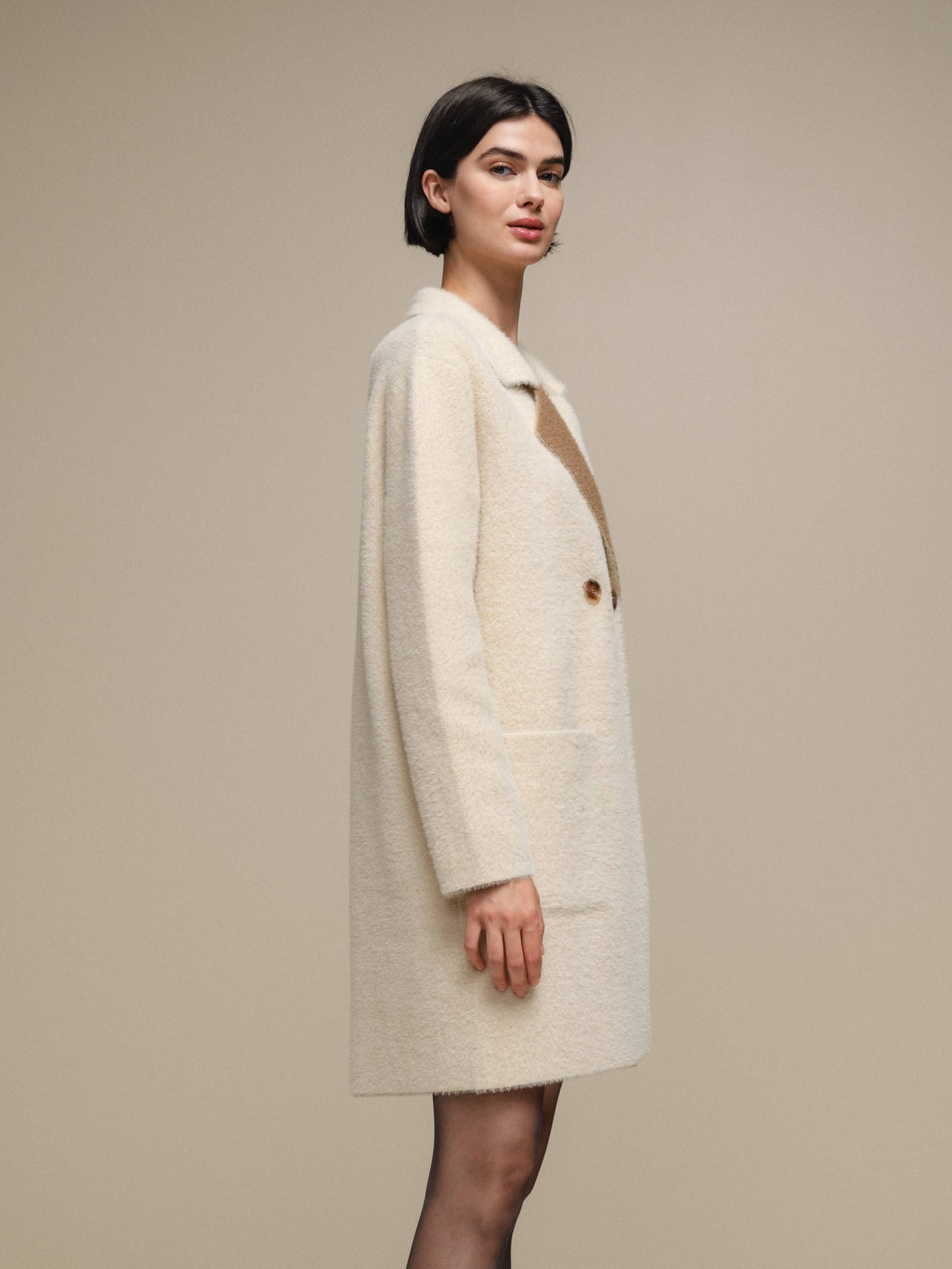 Cappotto bicolore effetto bouclé cammello e panna