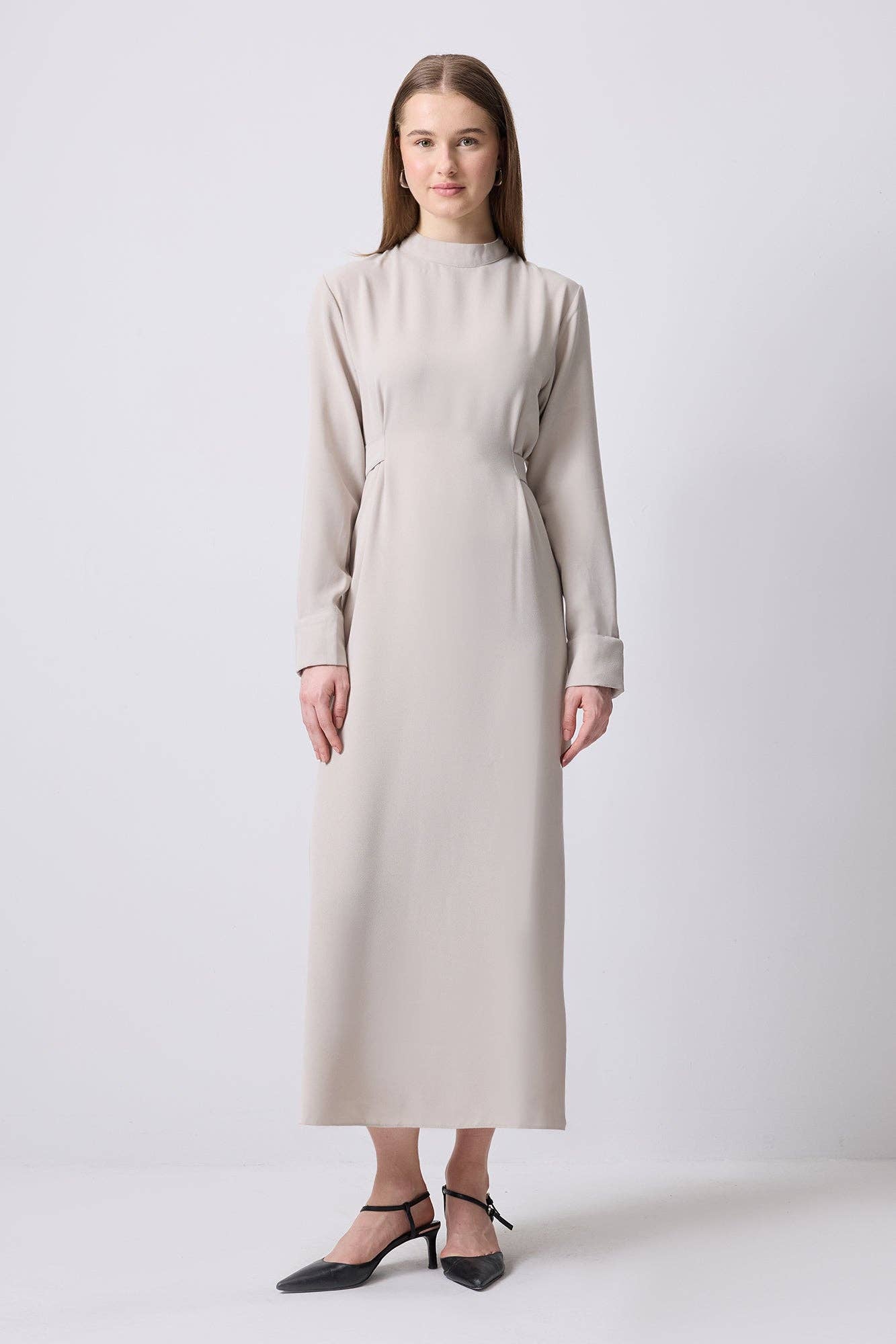 Abito maxi in crêpe con cintura e collo alto