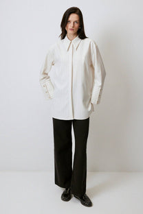 Camicia a righe crema con polsini maxi