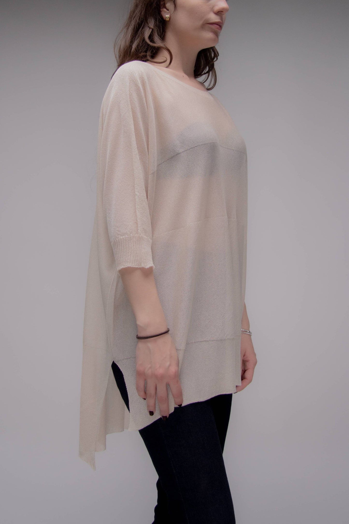 Pullover oversize con scollo a barca in maglia leggera
