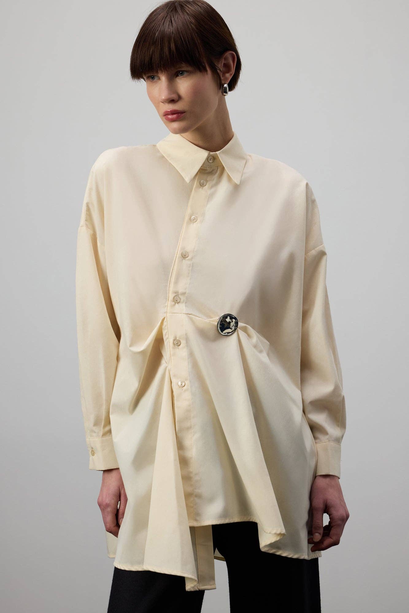 Camicia in popeline plissettata asimmetrica
