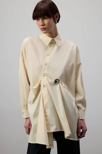 Camicia in popeline plissettata asimmetrica