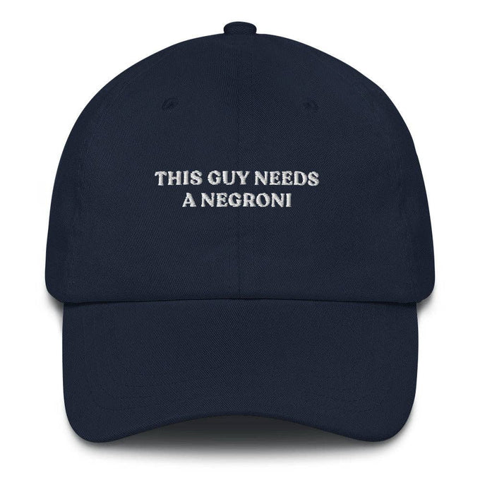 Cappellino con ricamo "This Guy Needs a Negroni"