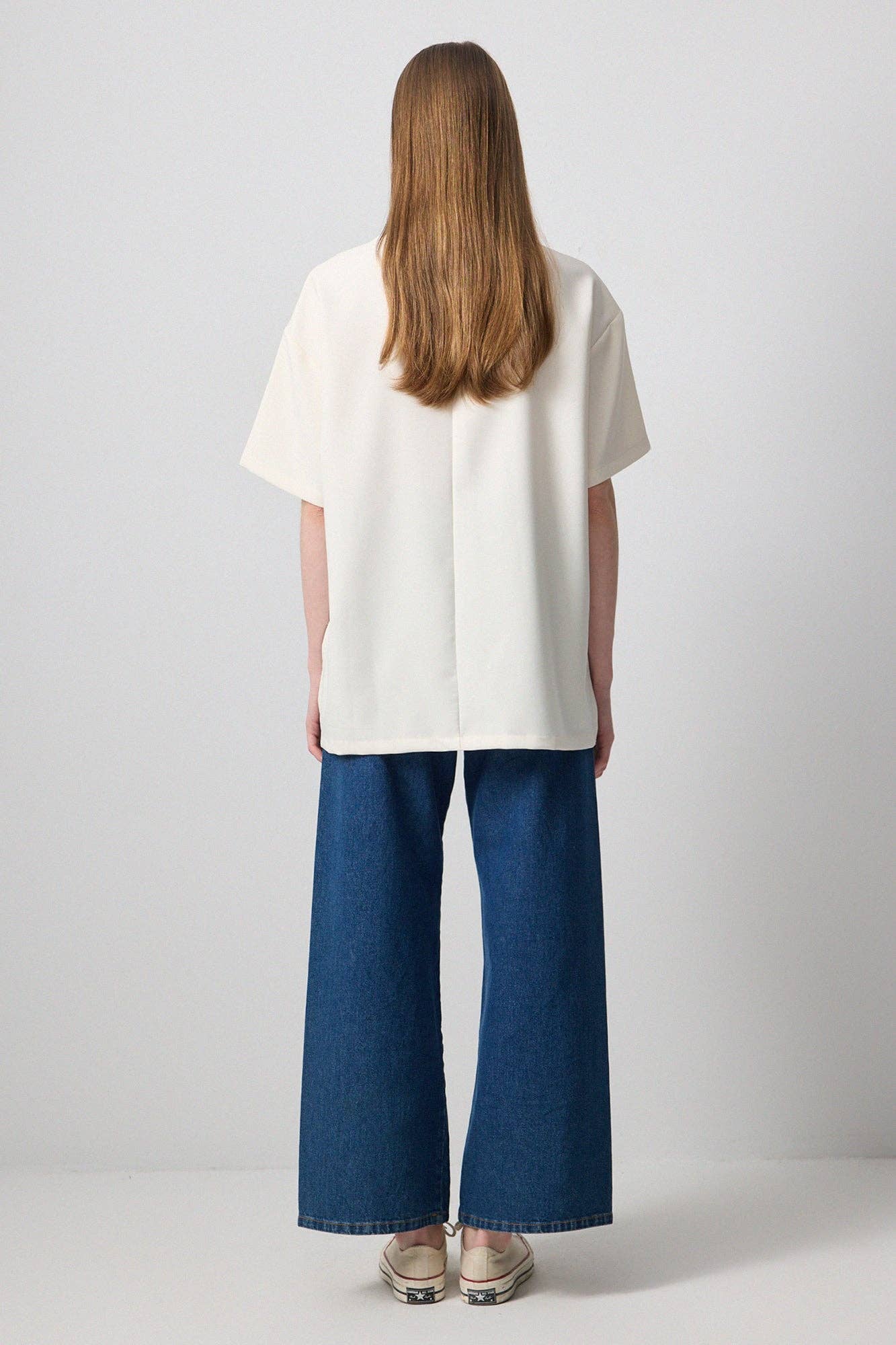 T-shirt in crepe oversize a maniche corte