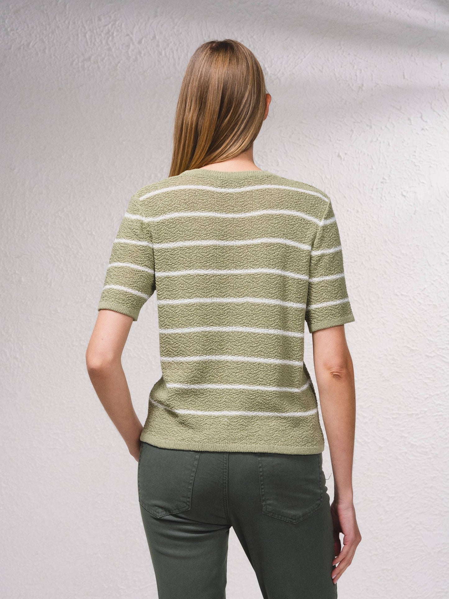 Cardigan a righe in maglia con bottoni dorati