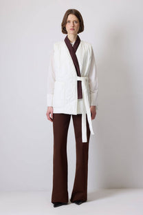 Gilet trapuntato con laccio laterale