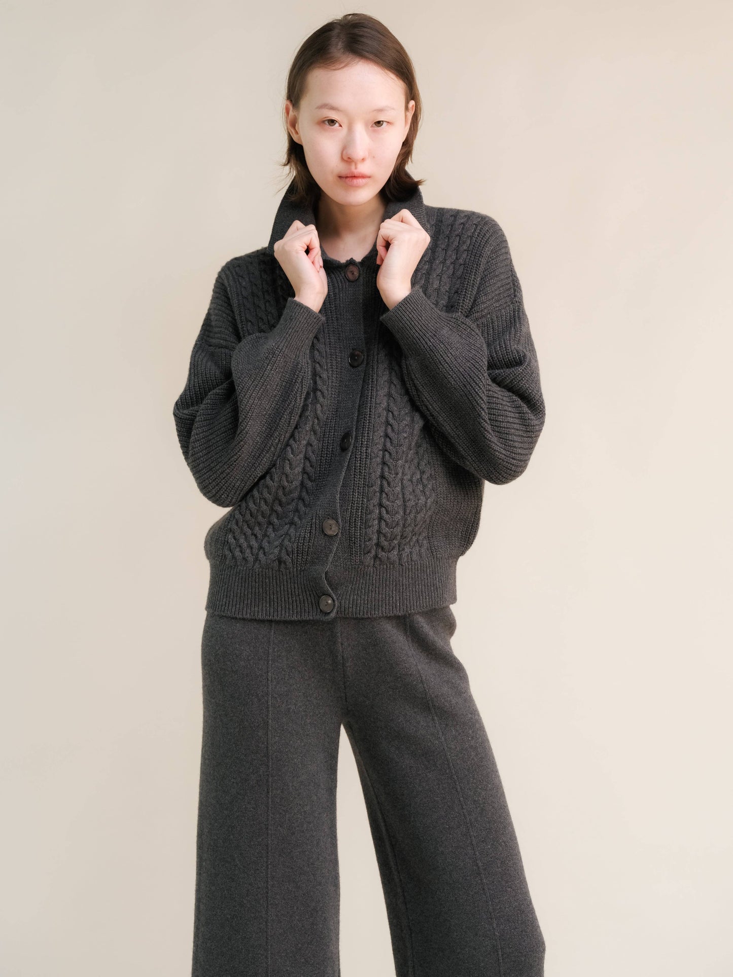 Cardigan polo in misto cashmere con trecce