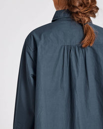 Camicia corta Flora in popeline di cotone biologico blu denim