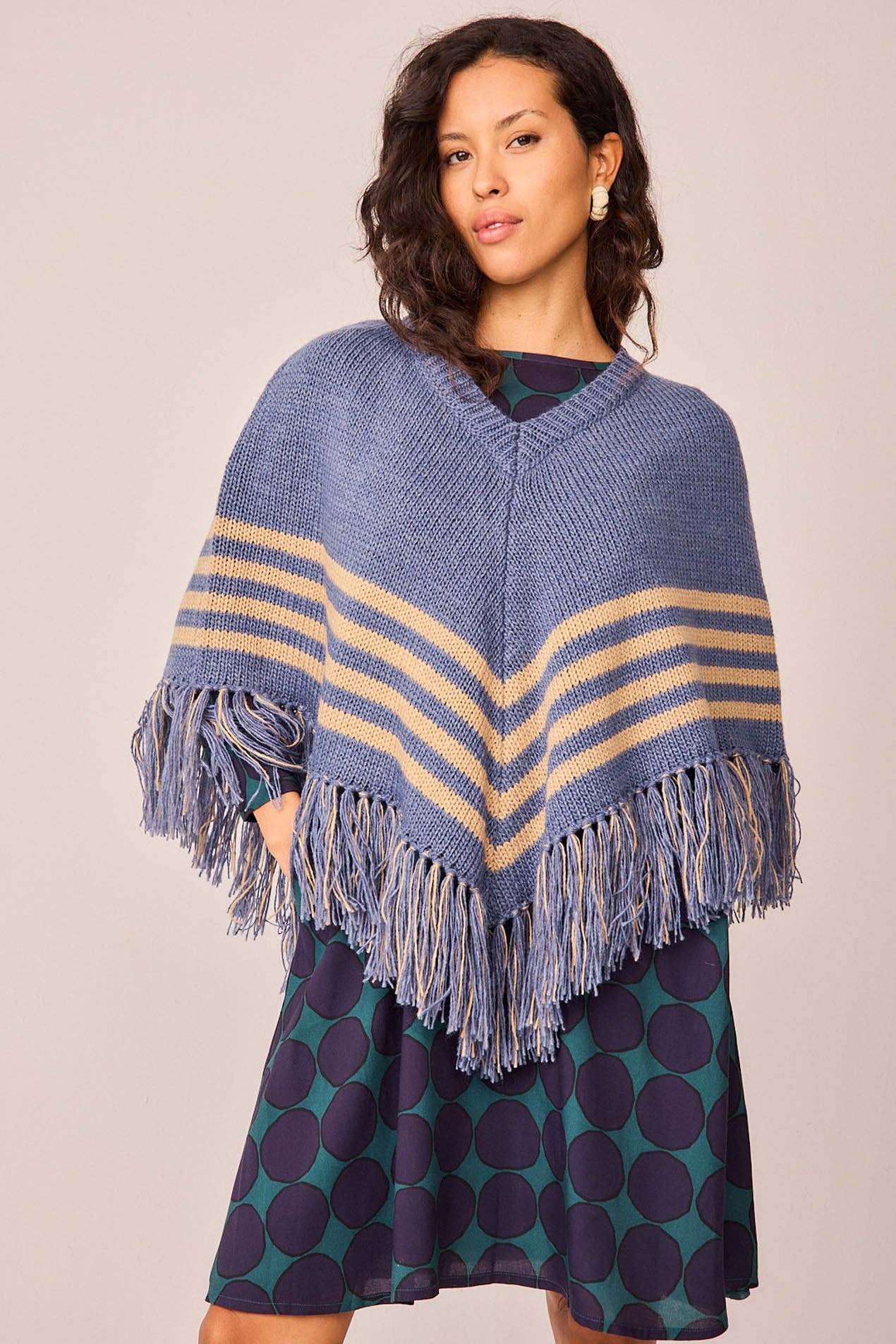 Poncho Petalo Blu con Frange