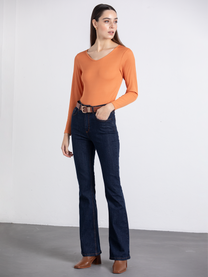 Maglia a costine arancione con scollo a V