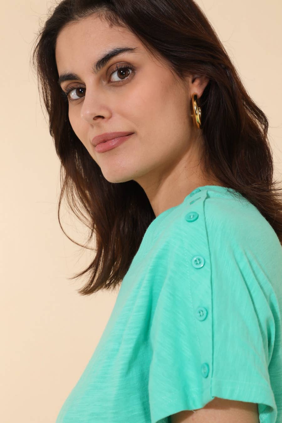 T-shirt TIA in cotone con bottoni sulla spalla sinistra