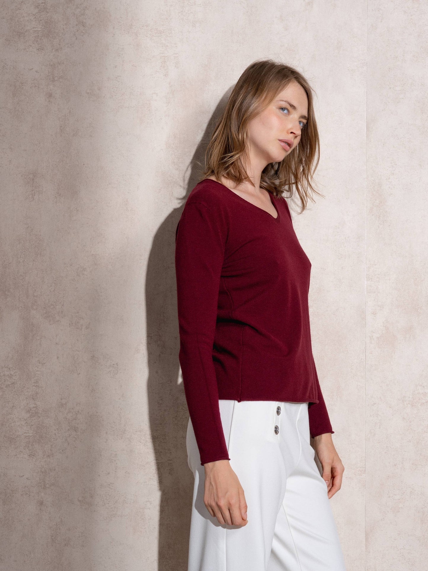 Maglia basic in viscosa con scollo a V