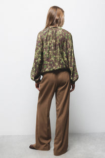 Pantaloni dritti eleganti con tasche oblique