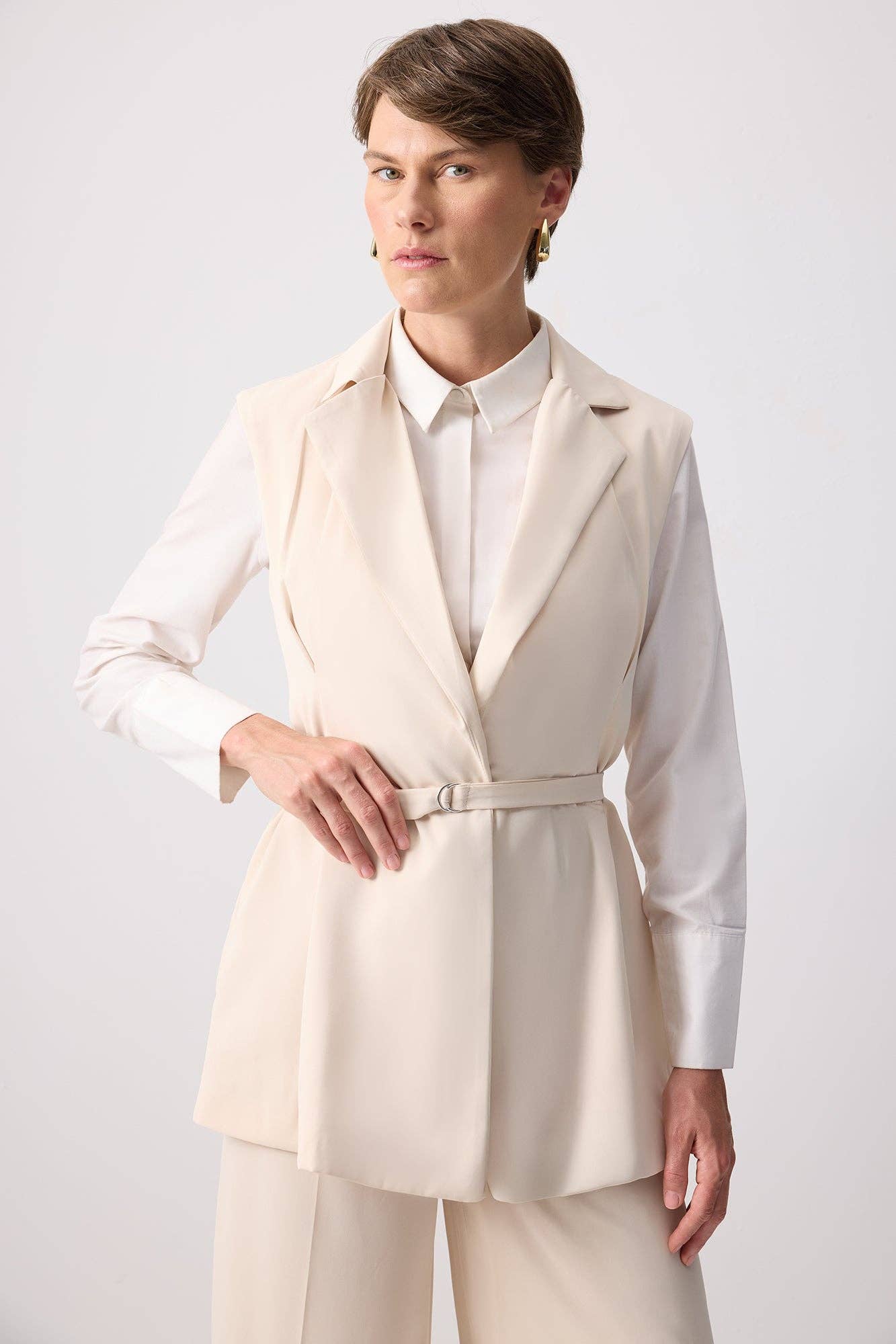 Completo elegante con gilet doppiopetto e pantaloni palazzo