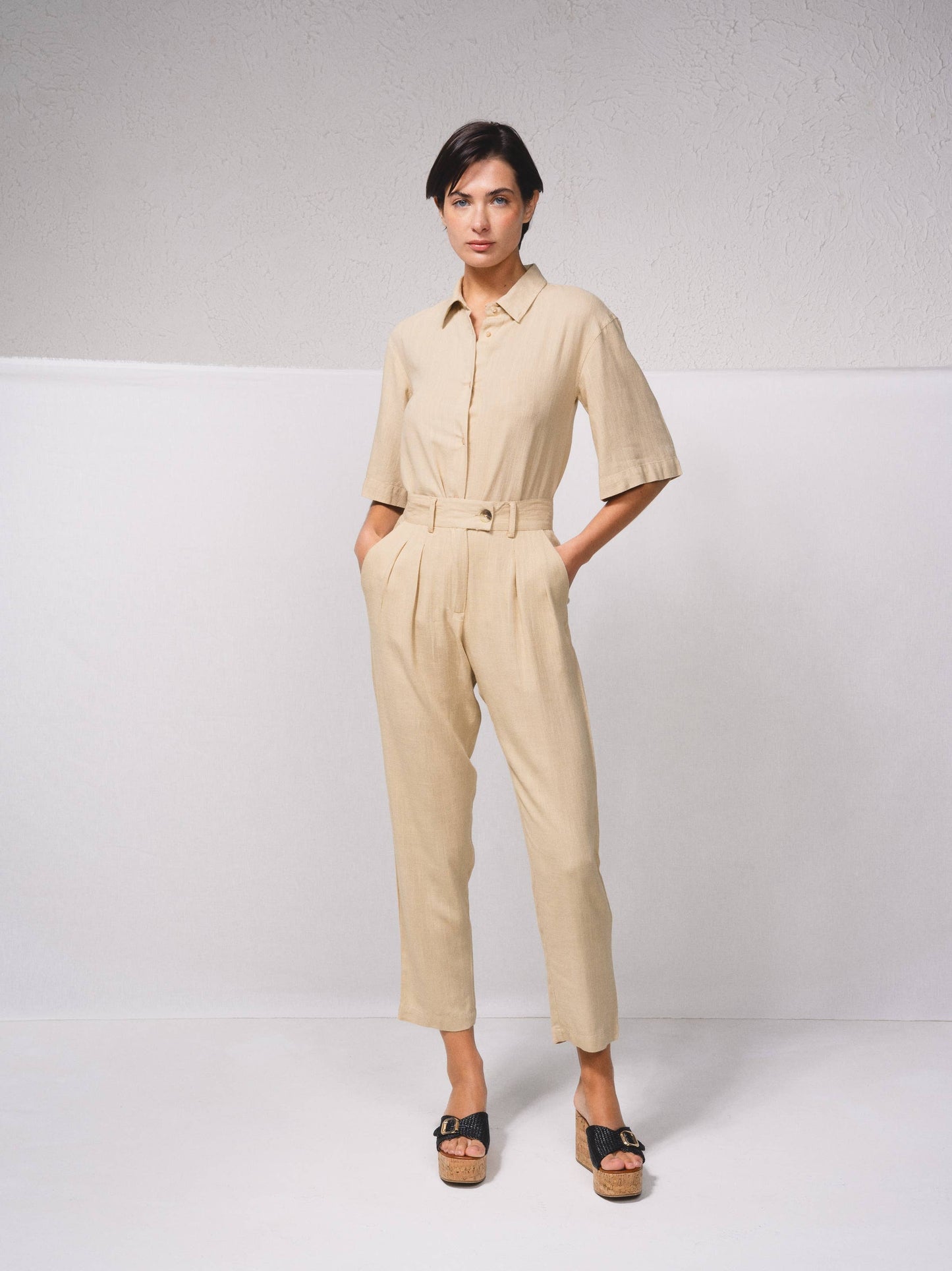 Pantaloni a vita alta in misto lino con pinces