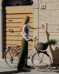 Pantaloni a zampa larga in cotone traforato a zig zag