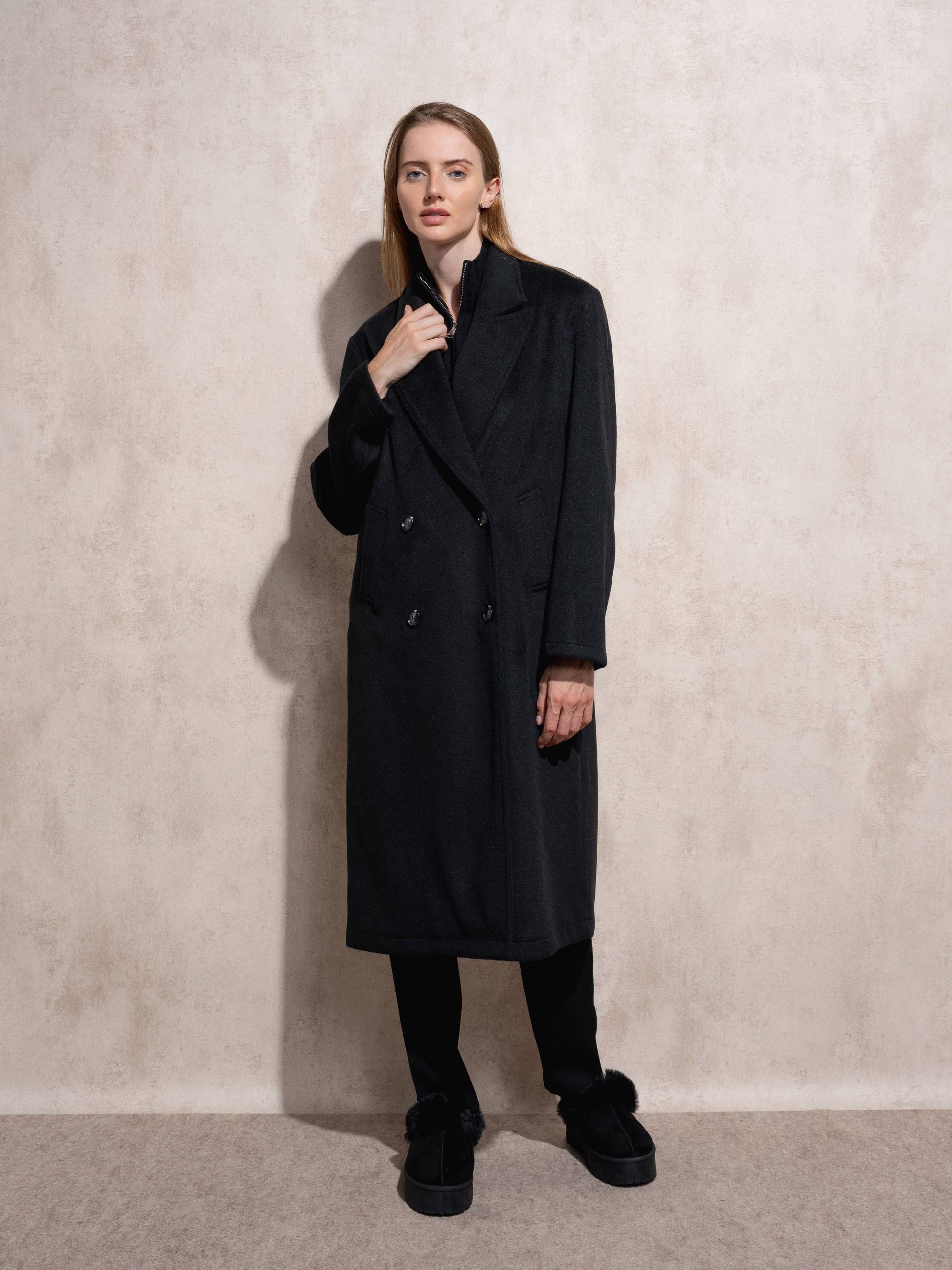 Cappotto lungo doppiopetto con revers