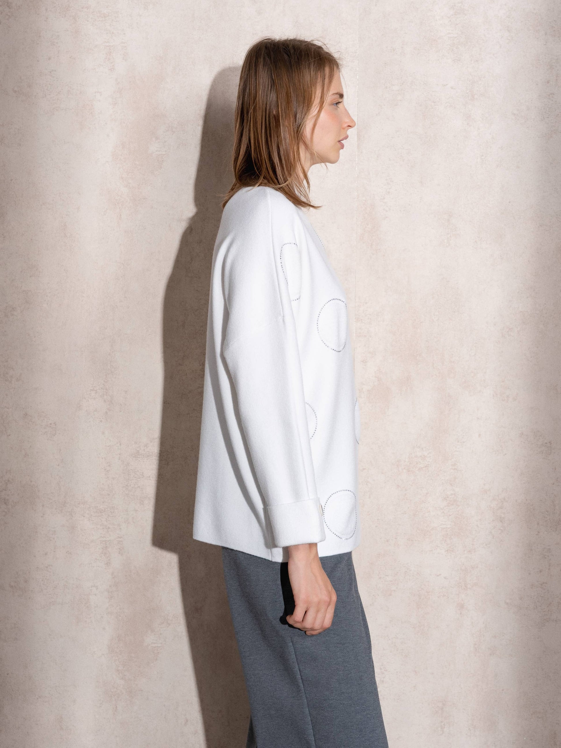 Maglione in maglia con motivo a pois e bottoni ai polsi