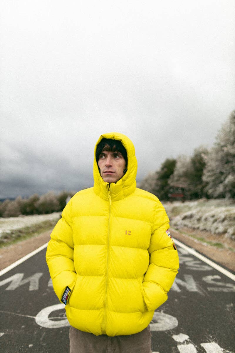 Piumino giallo in poliestere riciclato con cappuccio