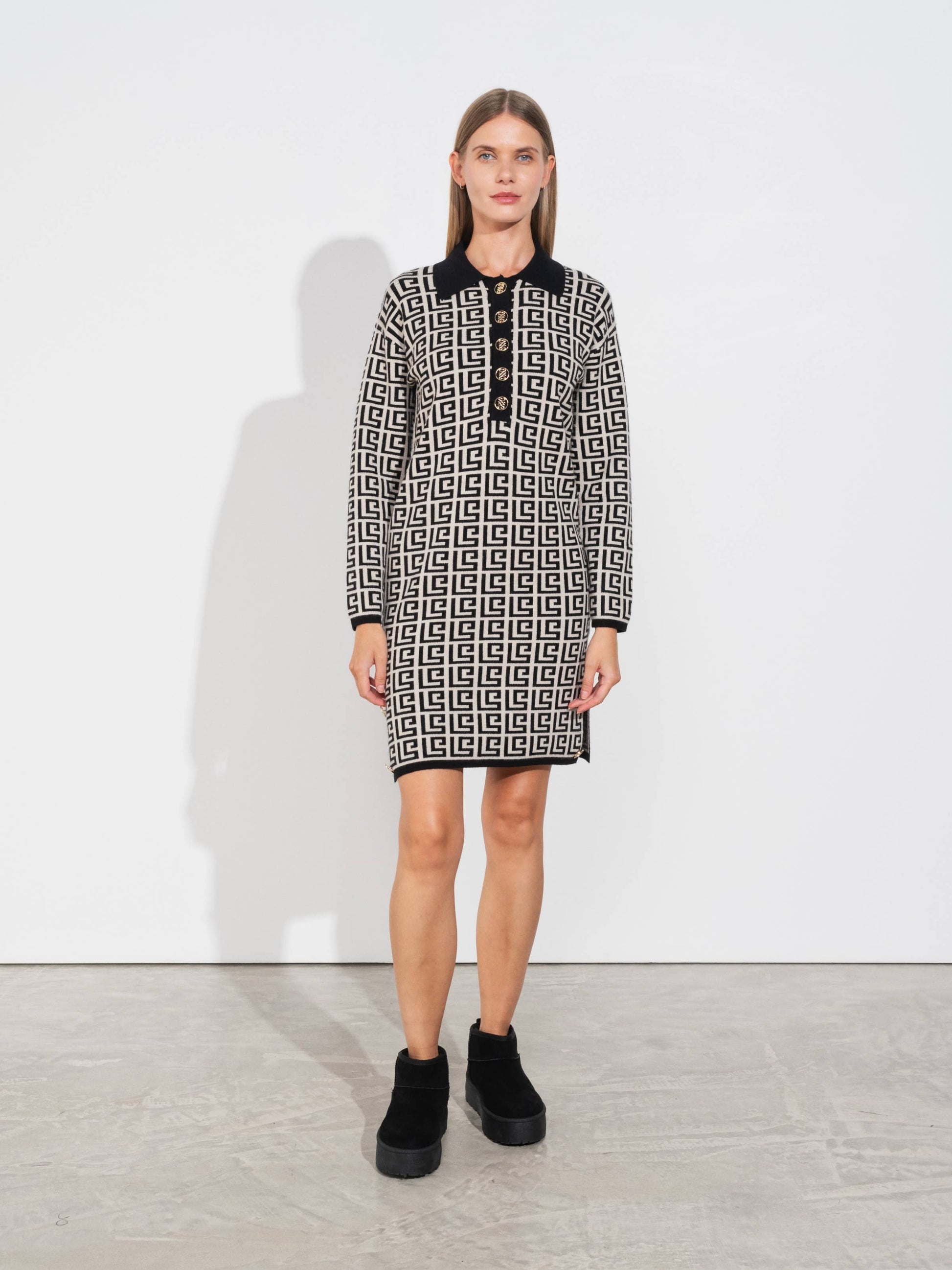 Abito in maglia jacquard con colletto polo e bottoni