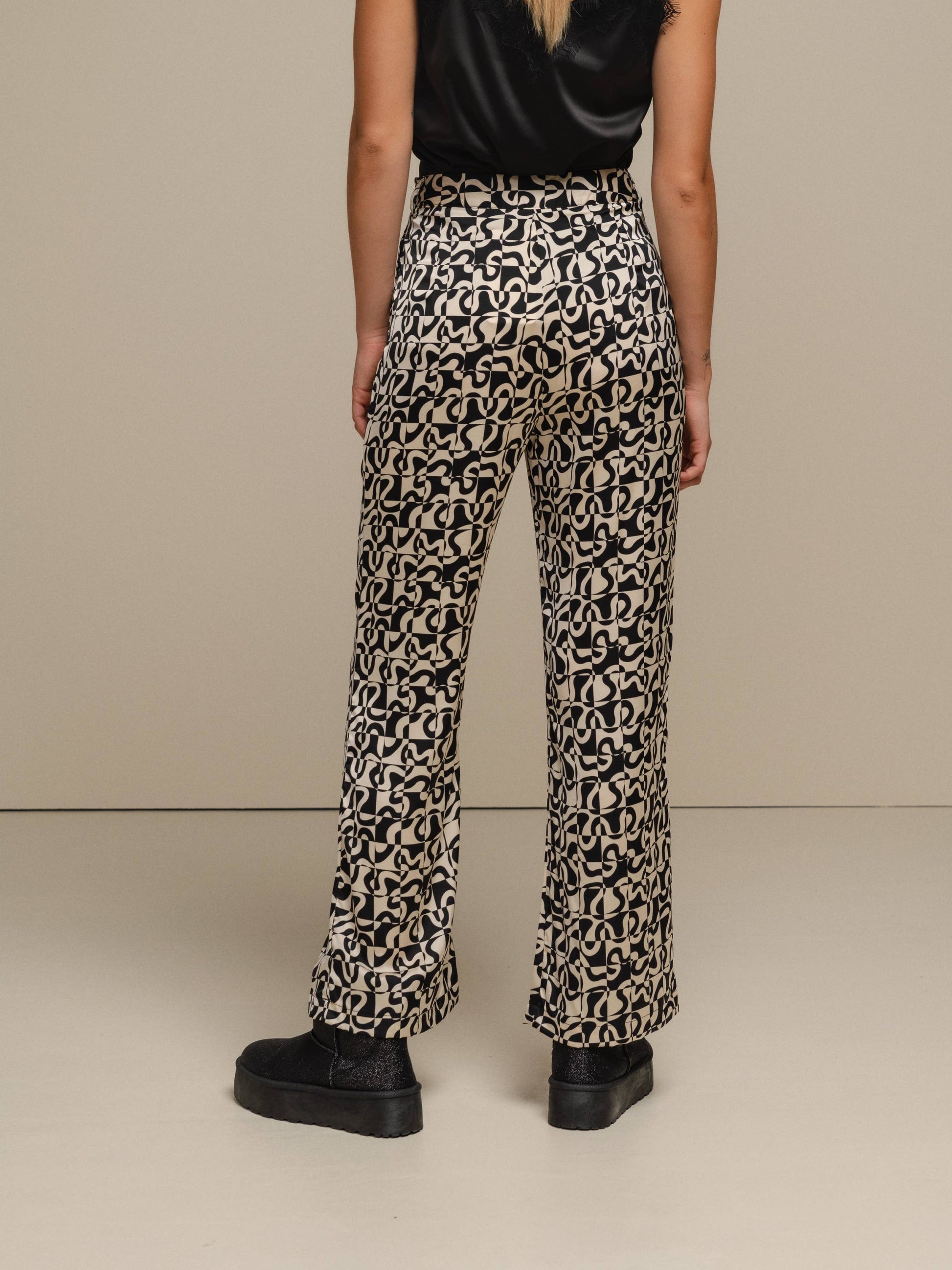 Pantaloni a fantasia geometriche effetto perlato