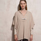 Cappa in maglia con fibbia decorativa