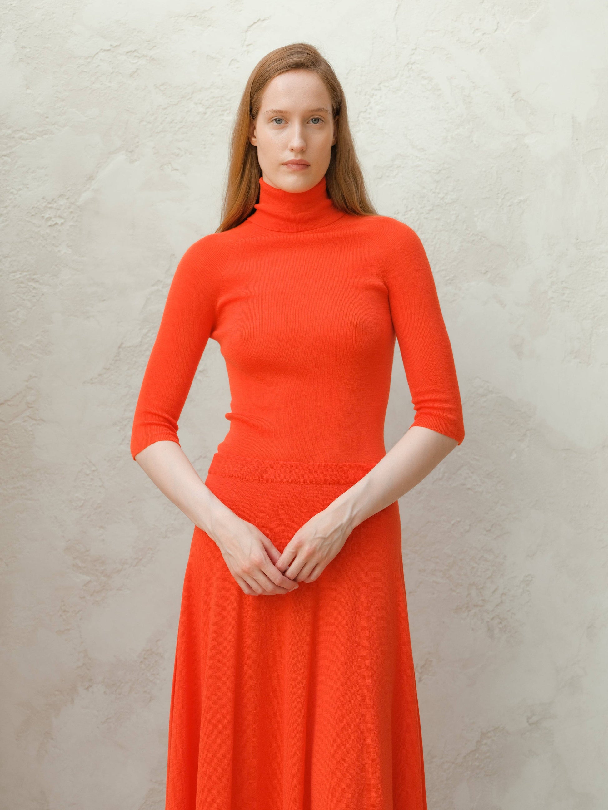 Dolcevita a coste in lana merino extrafine con manica 3/4