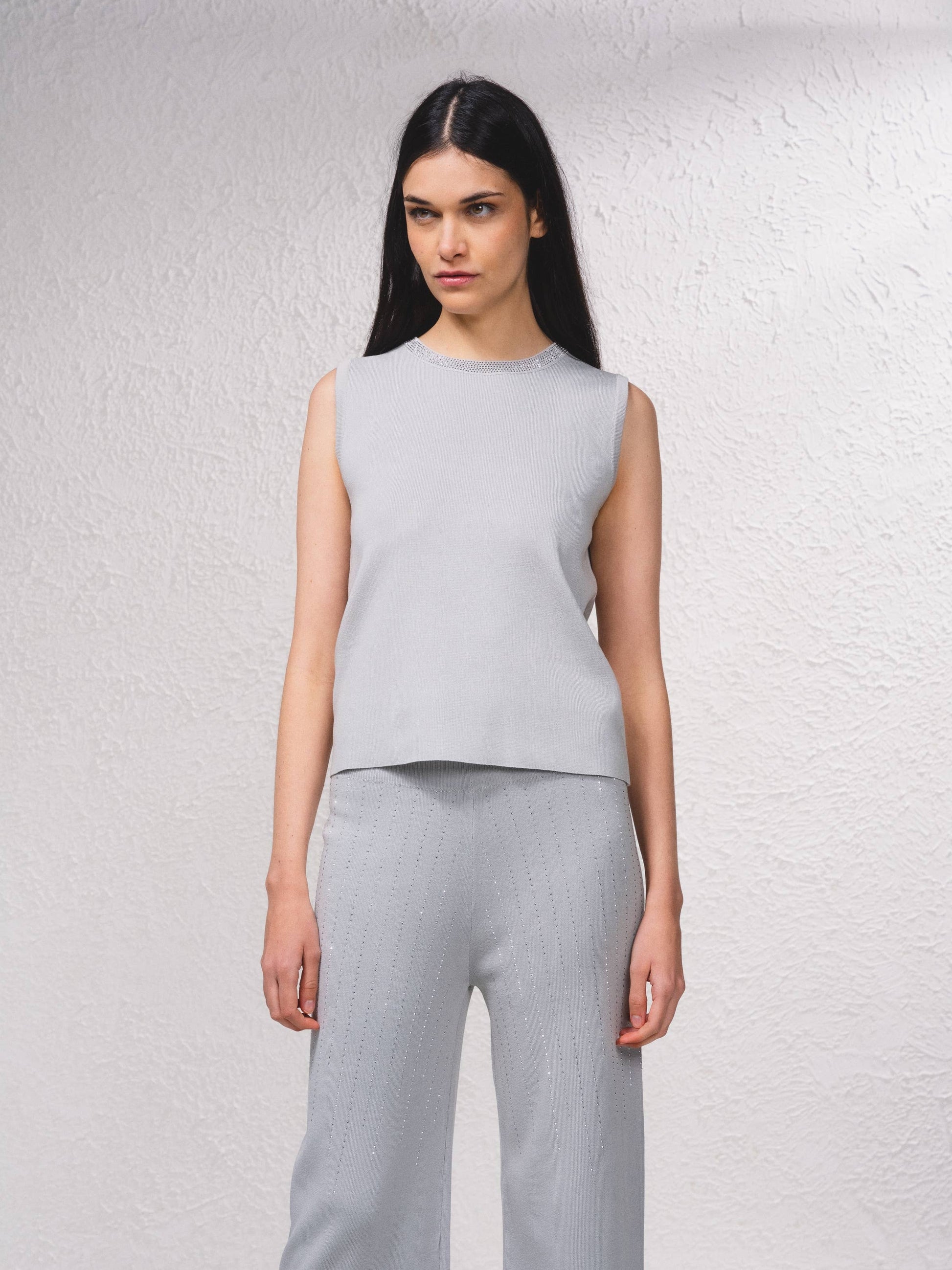 Top in maglia con collo gioiello