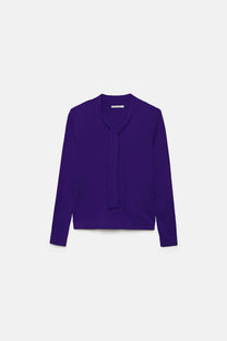 Maglione in maglia rasata con fiocco e scollo a V