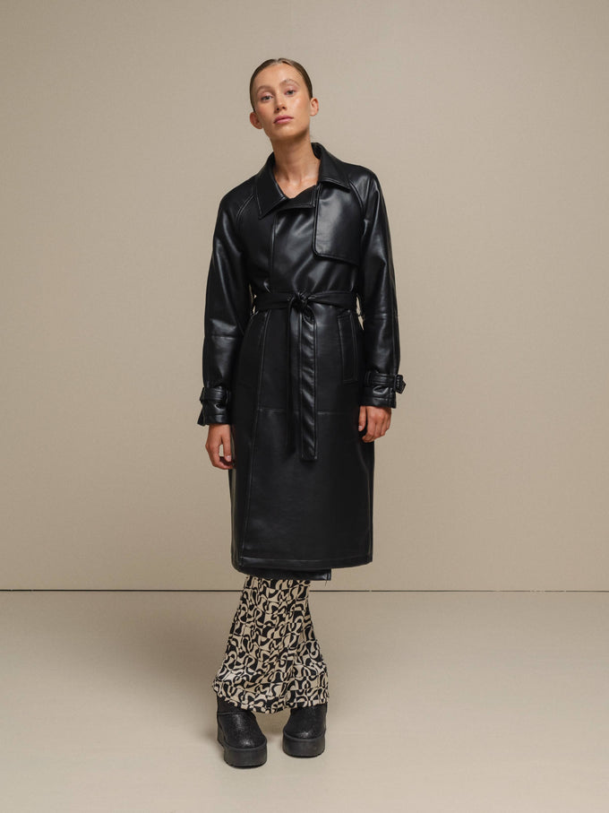 Cappotto trench effetto pelle con cintura