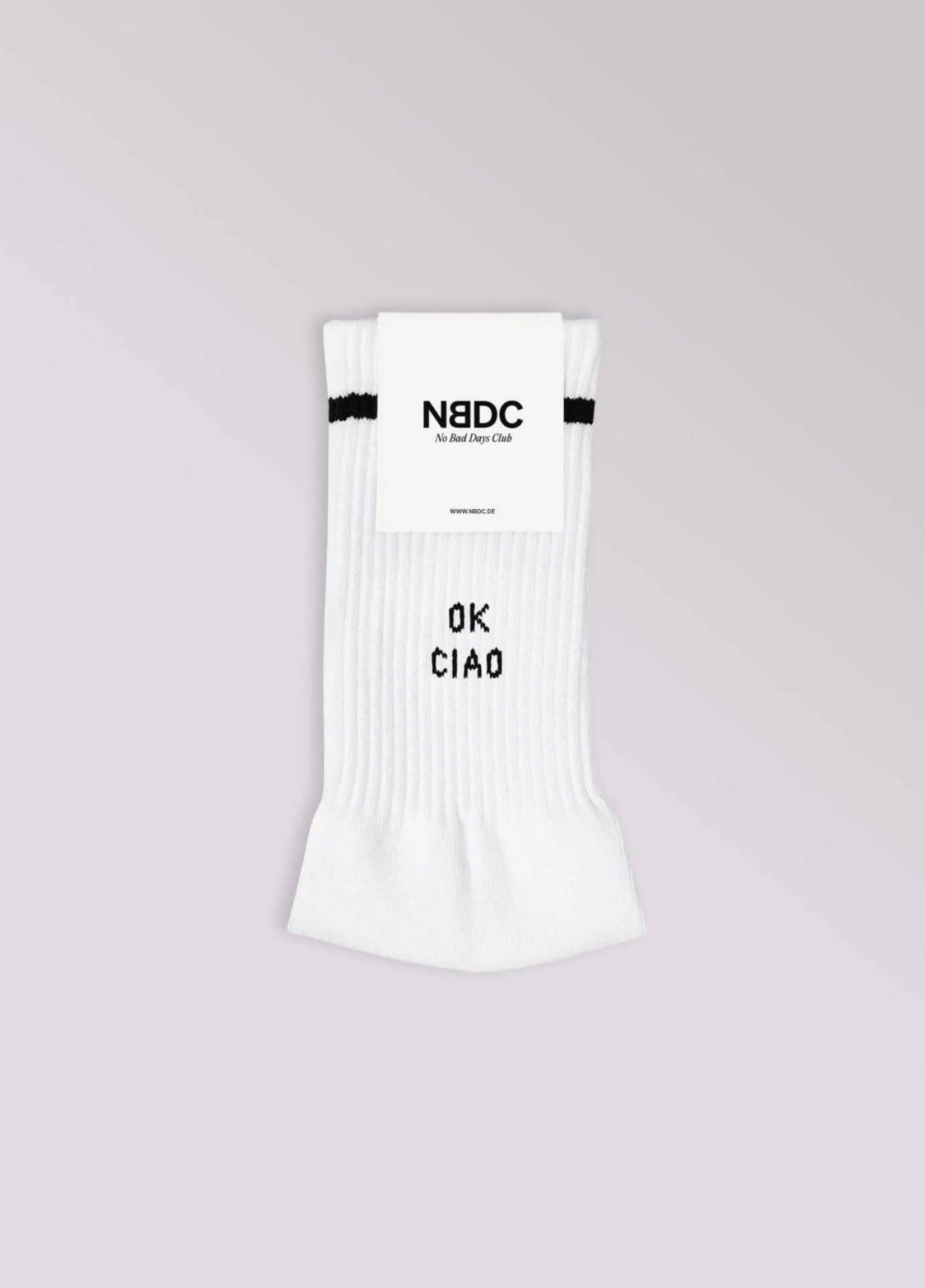 Calzini sportivi bianchi con scritta “OK CIAO”