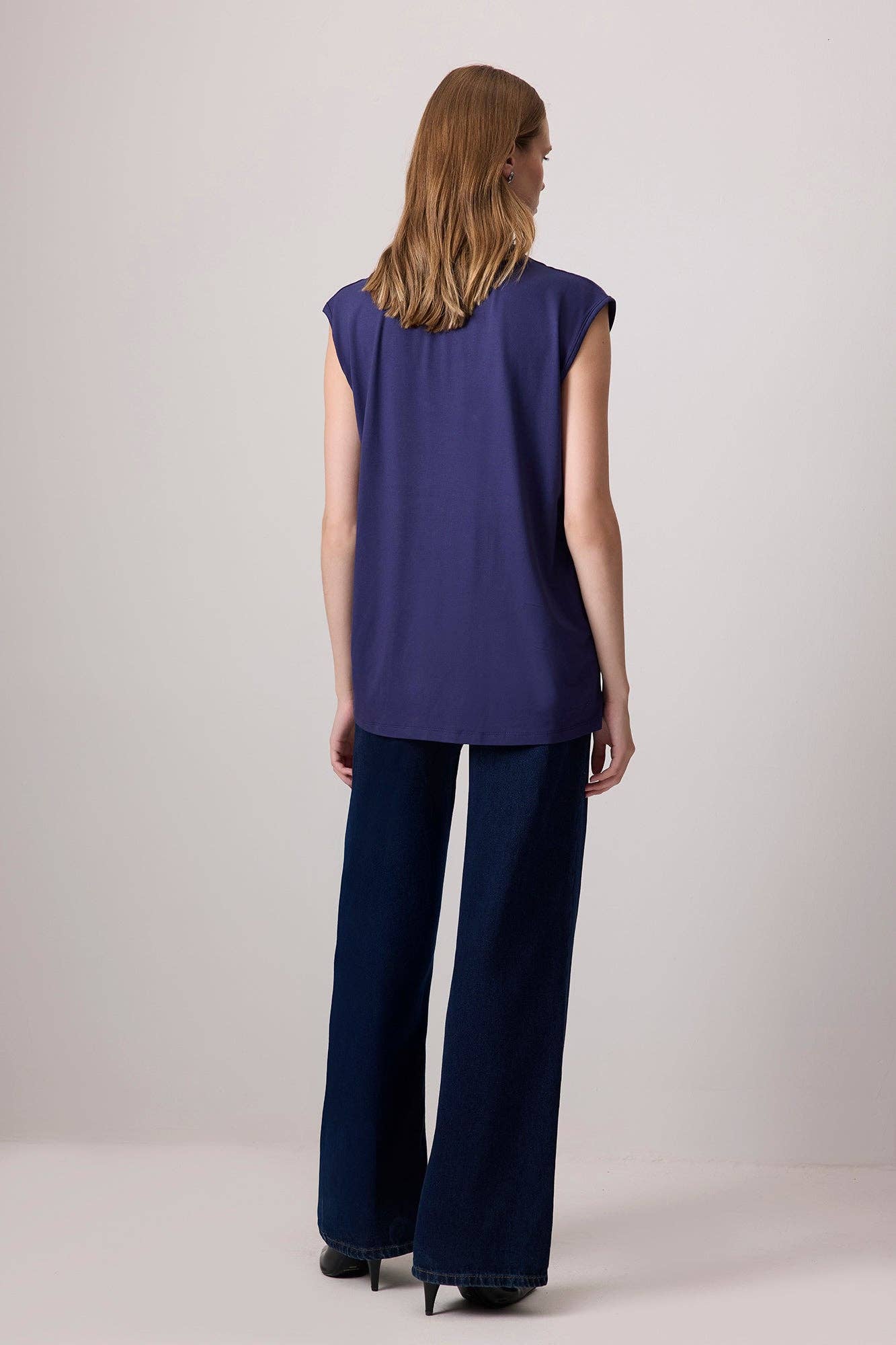 Top senza maniche blu navy in viscosa morbida