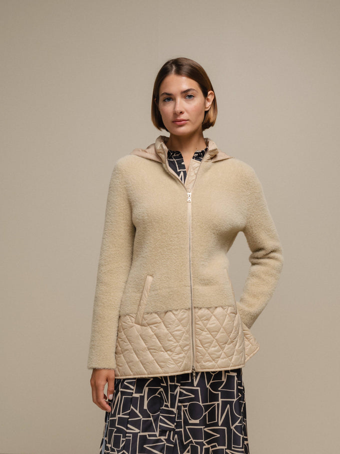 Giacca in maglia con cappuccio e inserti trapuntati