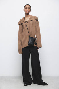 Cardigan a coste con collo ampio