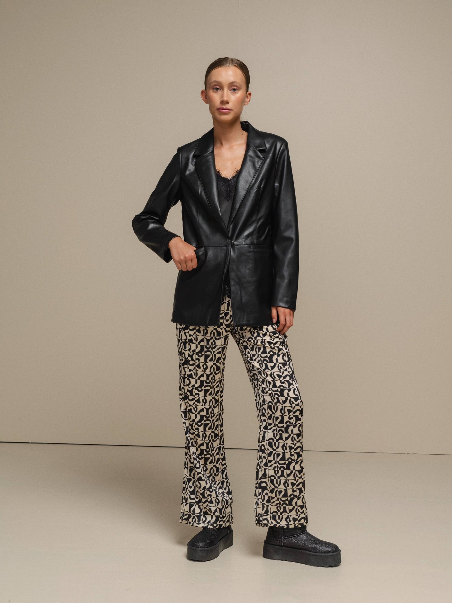 Blazer in ecopelle nero da donna