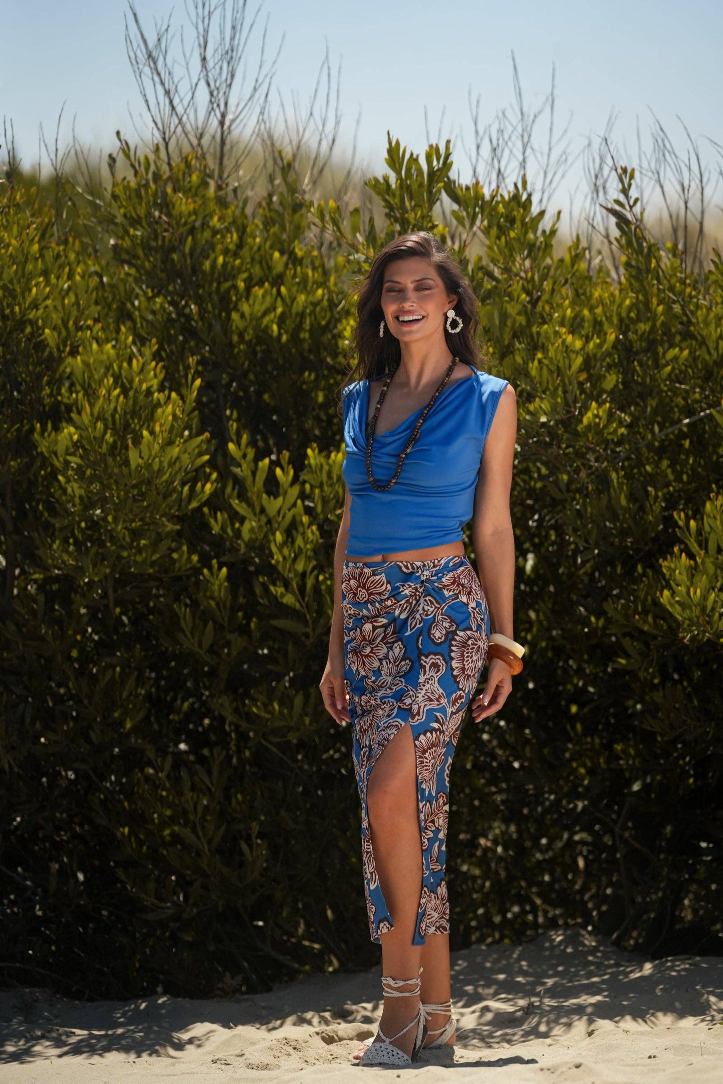 Top crop con scollo drappeggiato