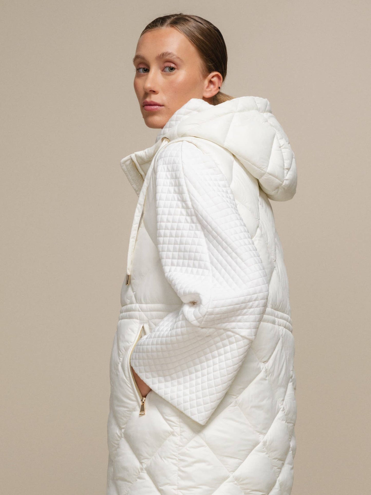 Cappotto donna trapuntato con cappuccio e zip