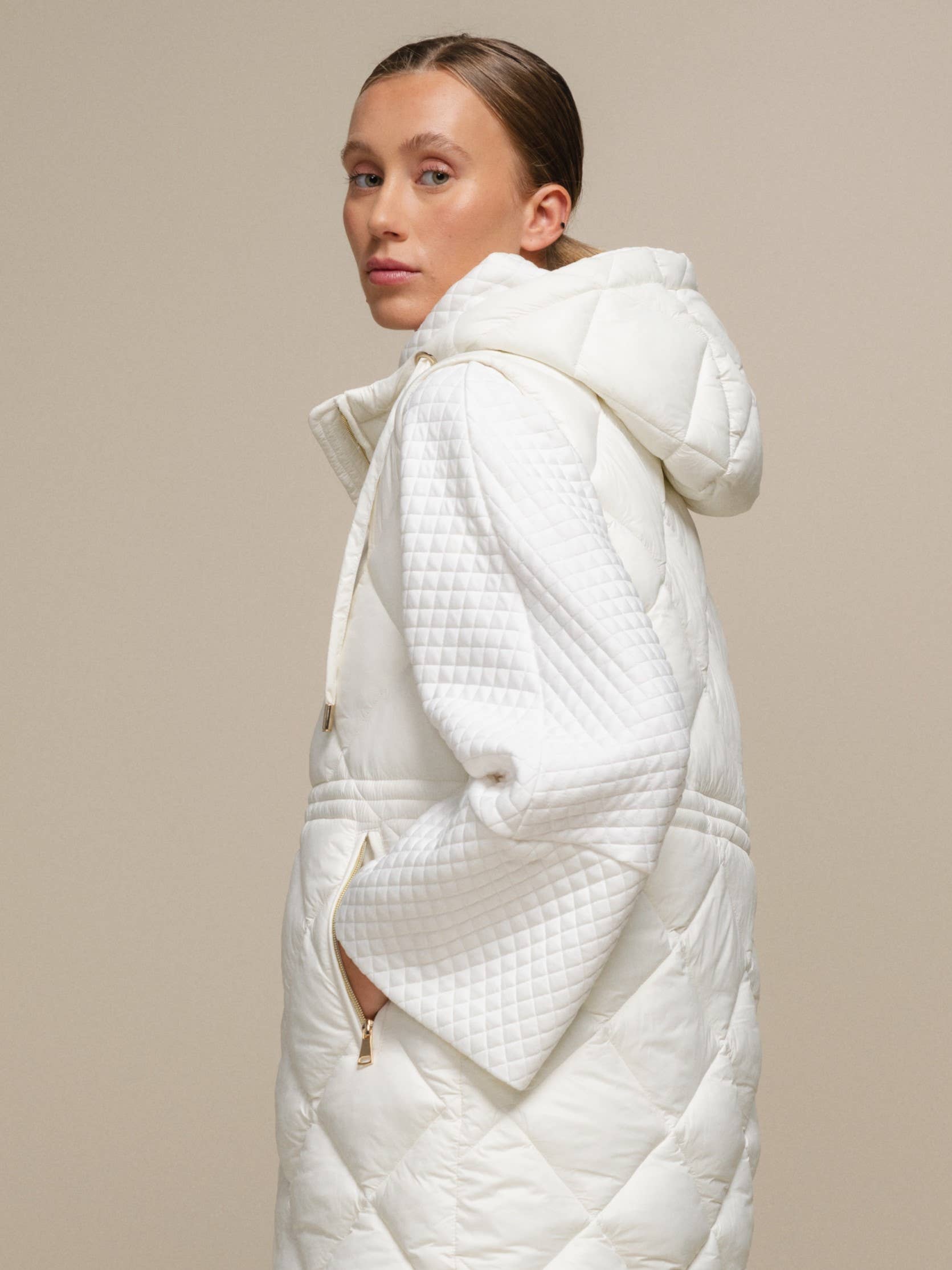 Cappotto donna trapuntato con cappuccio e zip