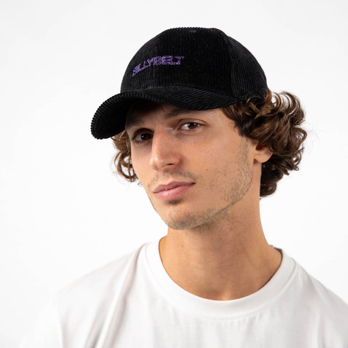Cappellino in velluto nero con logo ricamato