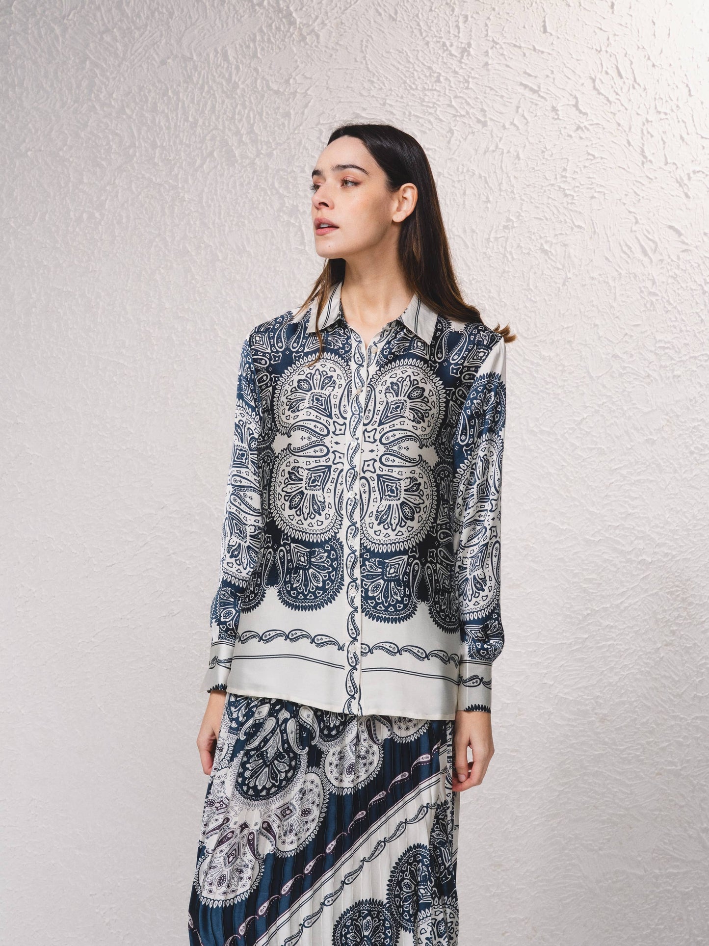 Blusa in raso stampata a taglio dritto