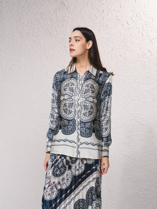 Blusa in raso stampata a taglio dritto