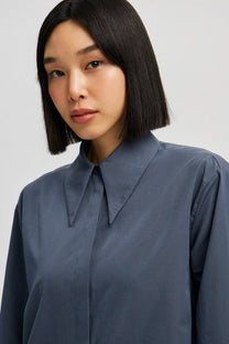 Camicia in popeline misto cotone con polsini ampi