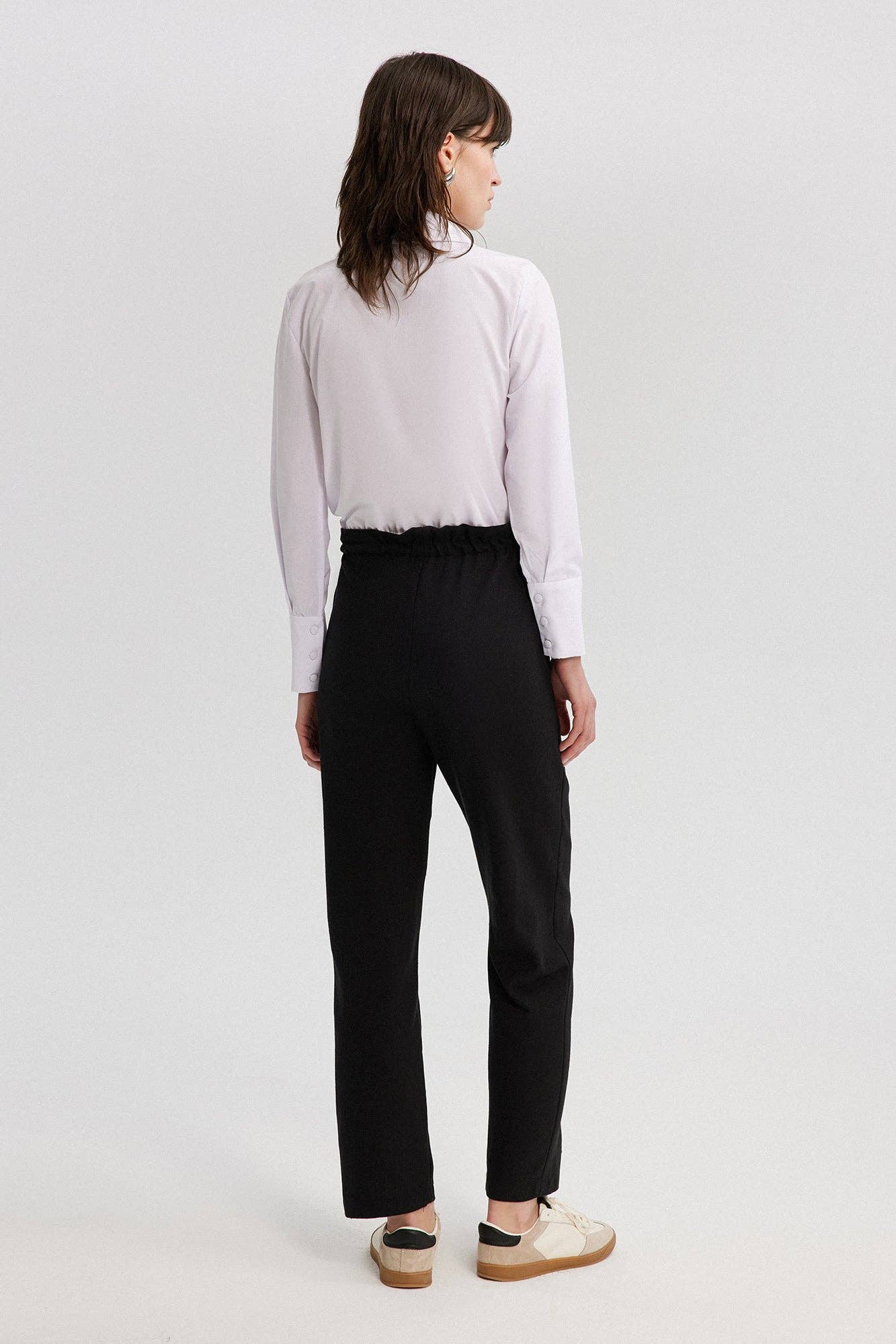 Pantaloni effetto naturale con elastico in vita