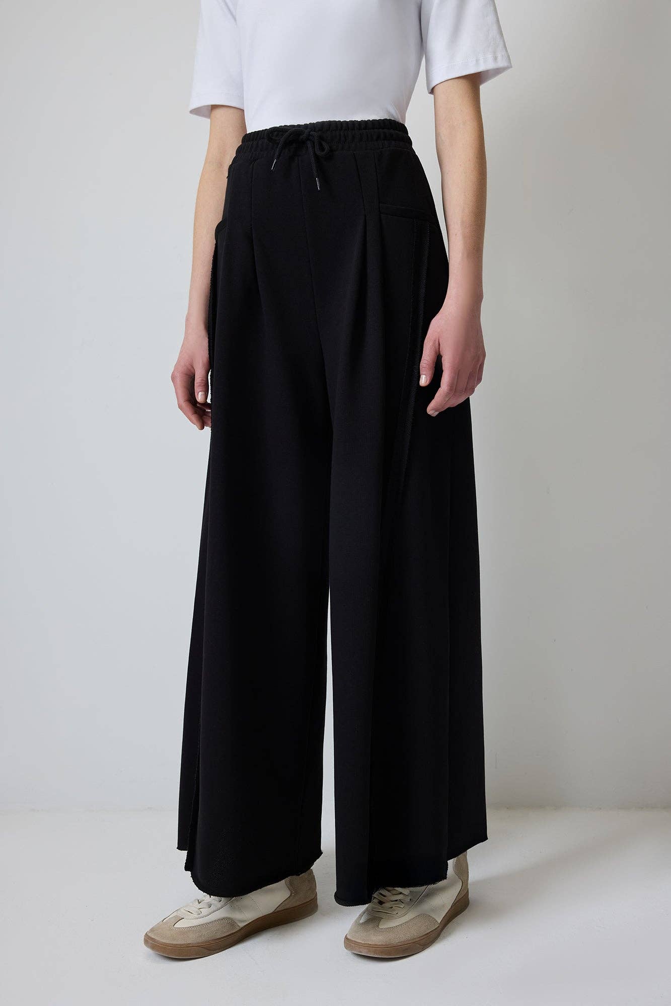 Pantaloni a palazzo con pieghe e coulisse