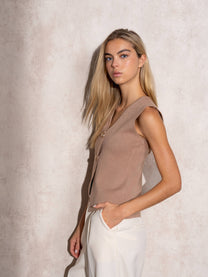 Gilet in maglia con bottoni dorati