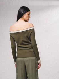 Maglione off-shoulder in lurex con profili a contrasto