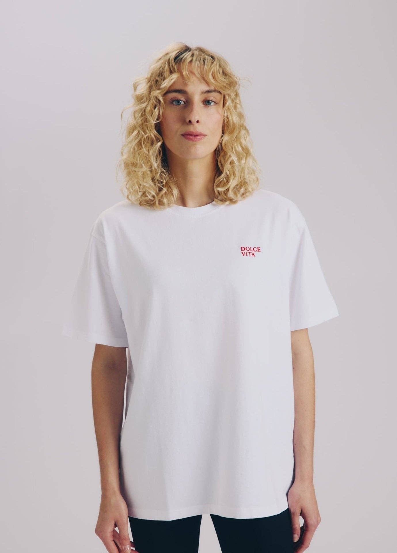 T-shirt oversize bianca con ricamo "Dolce Vita"