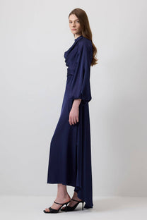 Abito in raso drappeggiato blu notte